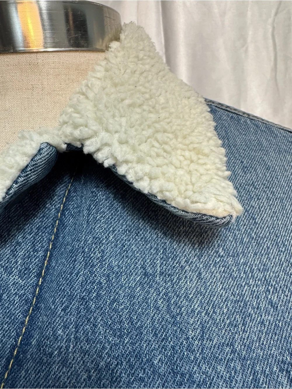 Levi's Men's Denim Type III Sherpa Lined Trucker Jacket EUC